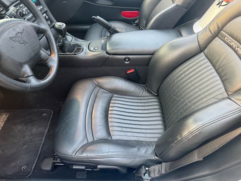 Used 2002 Chevrolet Corvette Convertible w/ Preferred Equipment Group1 image 30