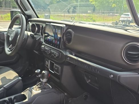 Used 2018 Jeep Wrangler Unlimited Sport AWD/4WD image 22