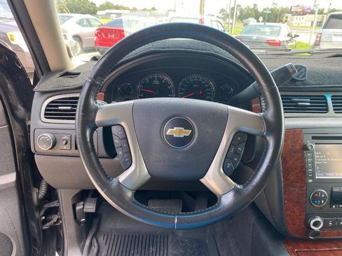 Used 2013 Chevrolet Suburban LTZ RWD image 27