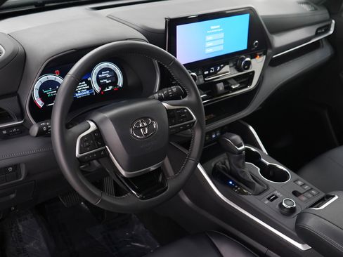 Certified 2025 Toyota Highlander XSE AWD/4WD image 21