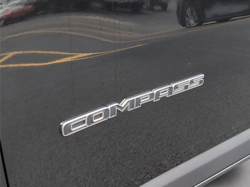 Used 2024 Jeep Compass Latitude AWD/4WD image 30