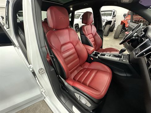 Used 2017 Porsche Macan GTS w/ Premium Package Plus AWD/4WD image 31