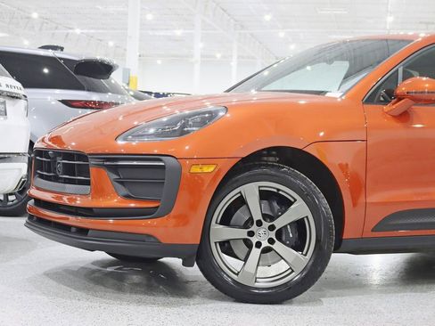 Used 2025 Porsche Macan AWD/4WD image 2
