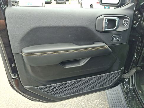 Used 2025 Jeep Wrangler Unlimited Sahara AWD/4WD image 12