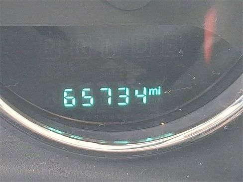 Used 2018 Jeep Wrangler Unlimited Sahara w/ Connectivity Group image 18