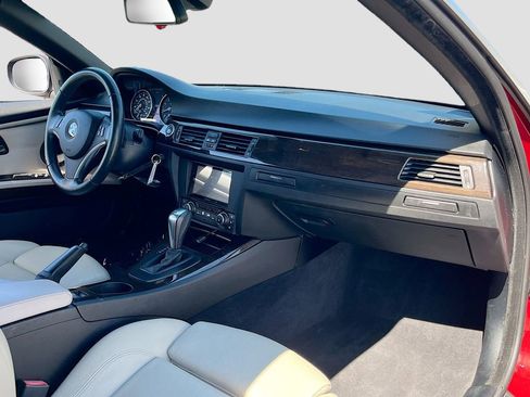 Used 2011 BMW 328i Convertible image 24