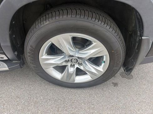 Used 2019 Toyota Highlander Limited FWD image 25