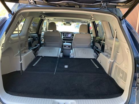 Used 2018 Toyota Highlander XLE FWD image 35