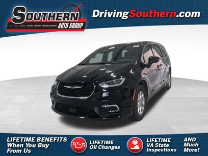New 2025 Chrysler Pacifica Select