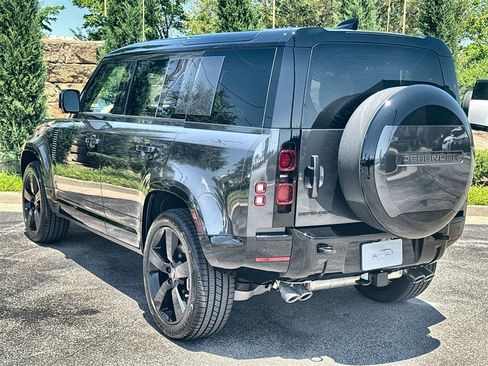 Used 2025 Land Rover Defender 110 X-Dynamic SE image 3