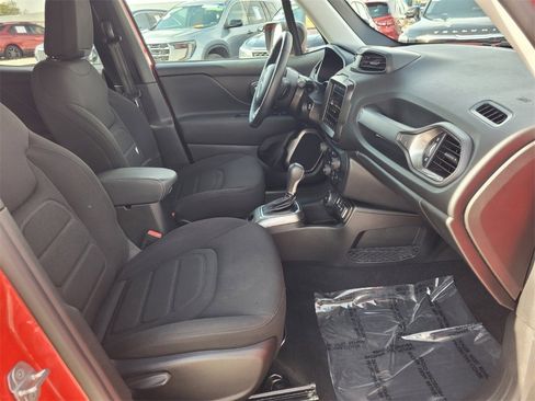 Used 2022 Jeep Renegade Latitude w/ Convenience Group image 17
