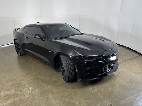 Used 2017 Chevrolet Camaro SS RWD image 8