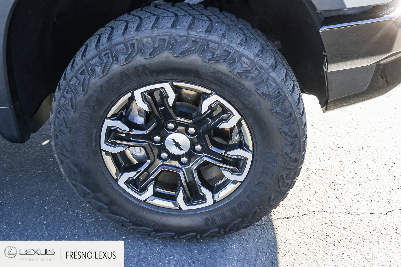 Used 2024 Chevrolet Silverado 1500 ZR2 w/ Technology Package AWD/4WD image 9