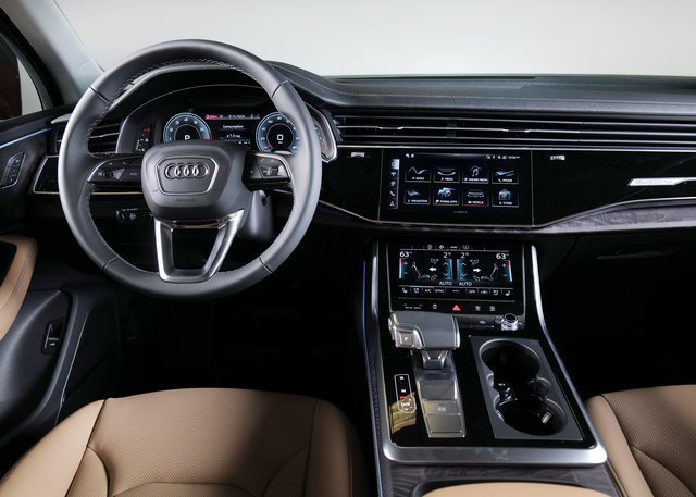 Used 2025 Audi Q7 3.0T Premium Plus w/ Premium Plus Package AWD/4WD image 3