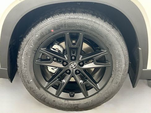 New 2026 Toyota Grand Highlander FWD image 8