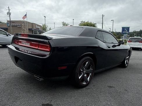 Used 2013 Dodge Challenger SXT RWD image 4