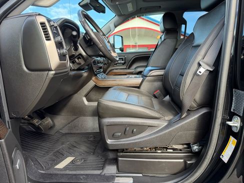 Used 2019 GMC Sierra 3500 Denali w/ Duramax Plus Package image 10