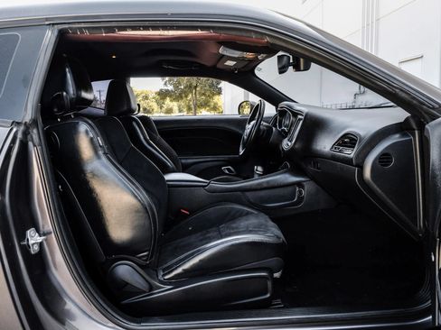Used 2015 Dodge Challenger R/T Plus RWD image 40