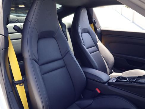Certified 2025 Porsche 911 Carrera w/ Premium Package RWD image 20