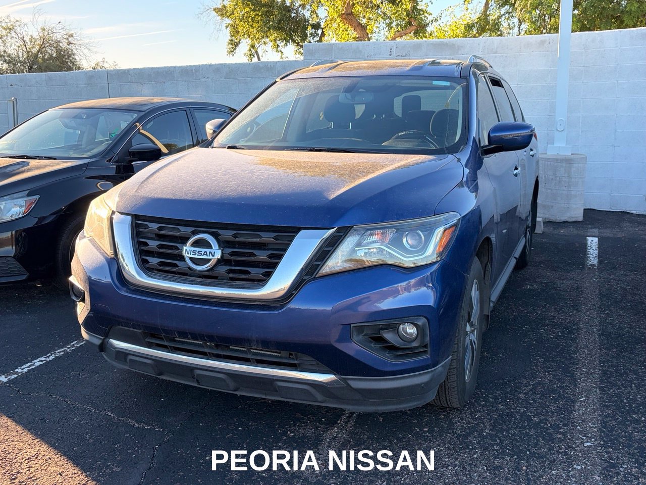 Used 2020 Nissan Pathfinder SV FWD image 2