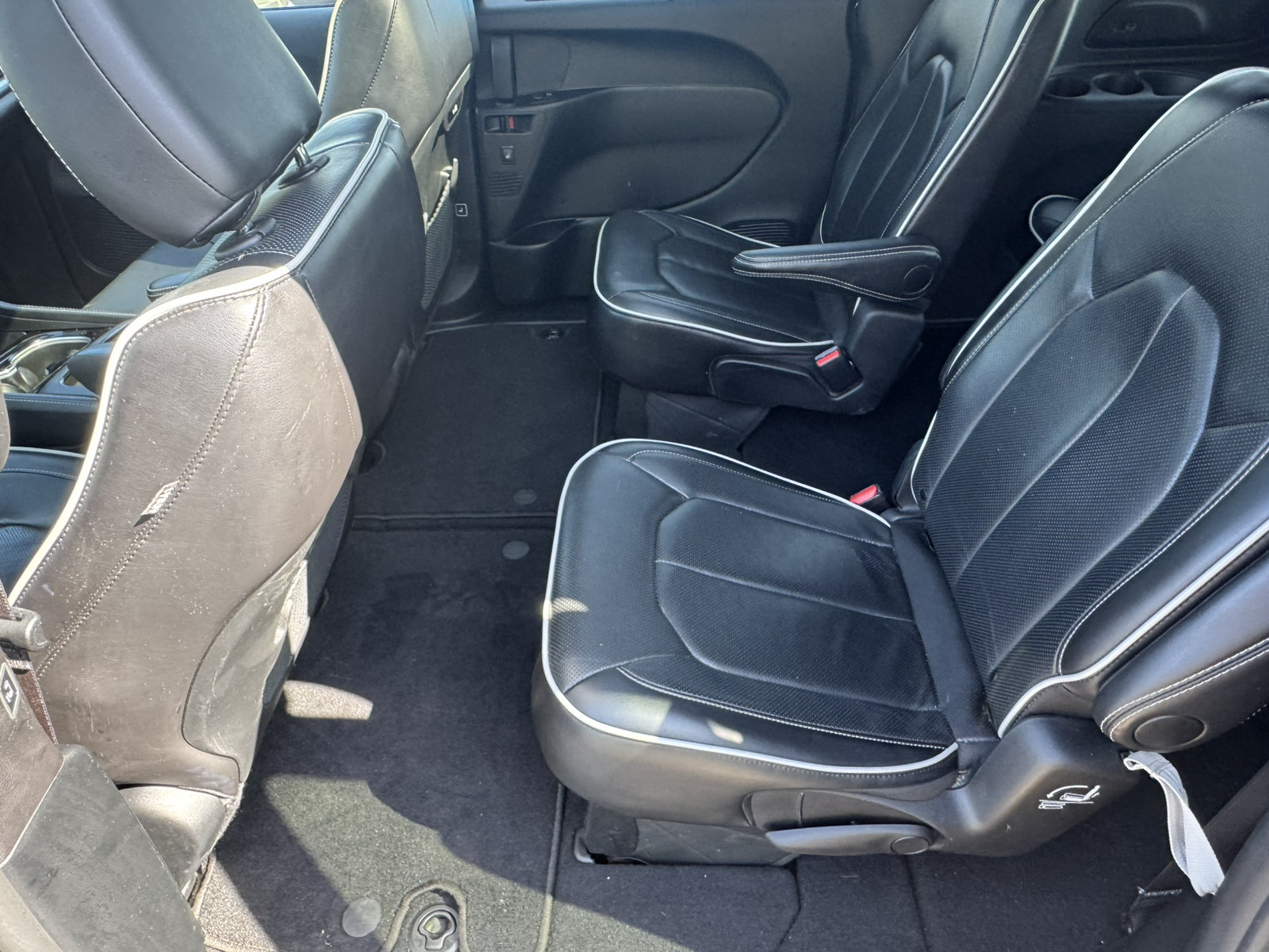 Used 2025 Chrysler Pacifica Limited FWD image 24