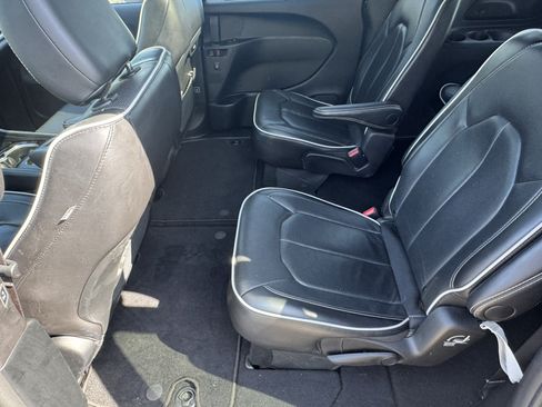 Used 2025 Chrysler Pacifica Limited FWD image 24
