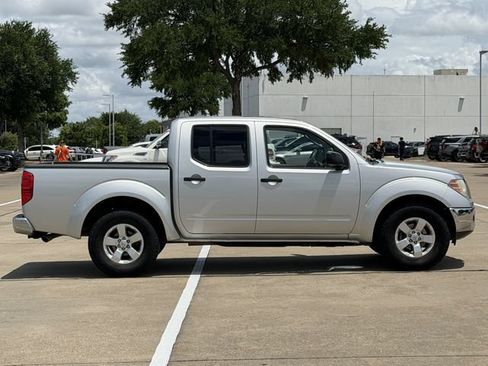 Used 2011 Nissan Frontier SV RWD image 3