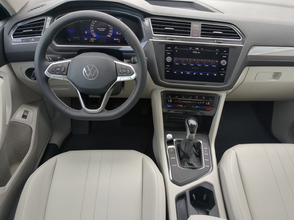 Certified 2023 Volkswagen Tiguan SE FWD image 14