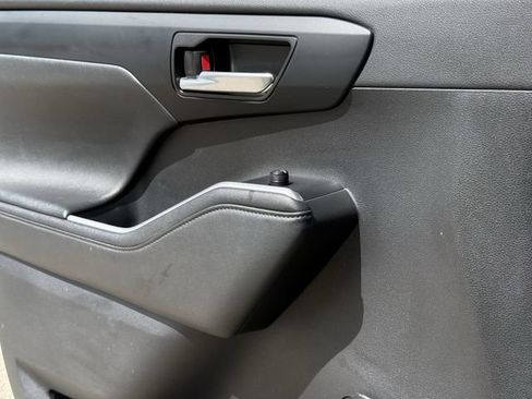 Used 2024 Toyota Highlander XLE FWD image 28