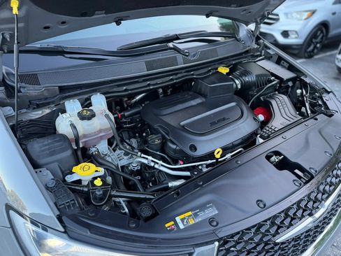 Used 2023 Chrysler Pacifica Touring-L FWD image 47