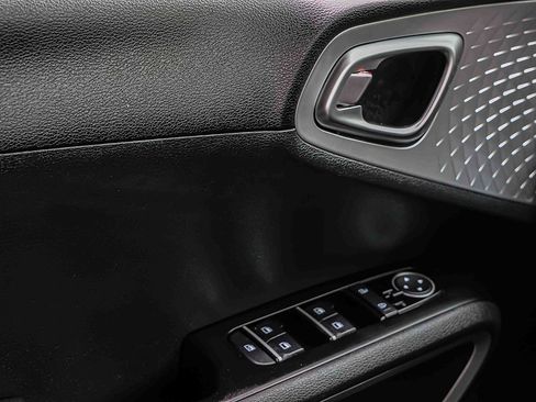 Certified 2025 Kia Soul LX w/ LX Technology Package FWD image 14