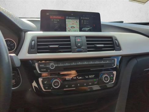 Used 2018 BMW 320i Sedan image 10