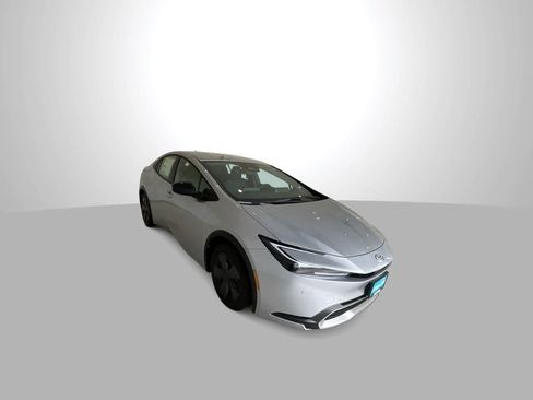 New 2026 Toyota Prius Plug-In Hybrid FWD image 2