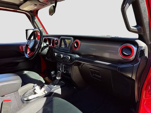 Used 2019 Jeep Wrangler Unlimited Sahara image 27