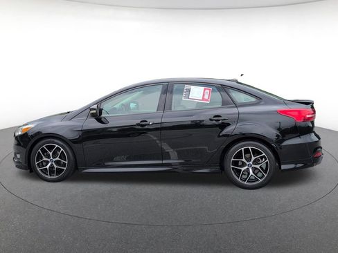 Used 2016 Ford Focus SE w/ SE Sport Package FWD image 2