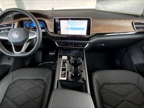 Used 2026 Volkswagen Atlas SE w/ Panoramic Sunroof Package FWD image 5