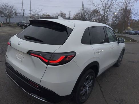 Used 2023 Honda HR-V EX-L image 5