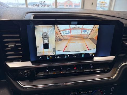 Used 2023 Chevrolet Silverado 1500 High Country w/ Technology Package image 3