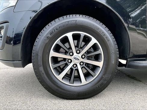 Used 2019 Ford Expedition XLT w/ Equipment Group 201A AWD/4WD image 10