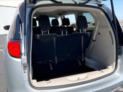 Used 2023 Chrysler Voyager LX FWD image 27