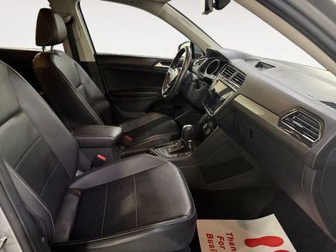 Used 2021 Volkswagen Tiguan SE image 22