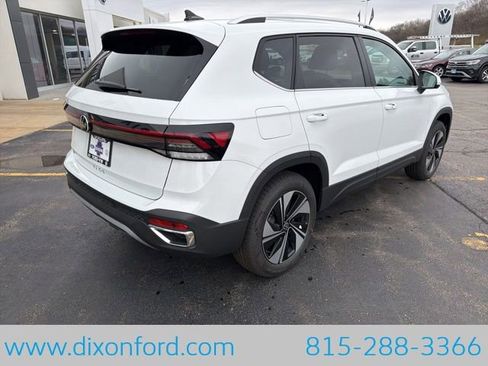 New 2026 Volkswagen Taos SE image 7