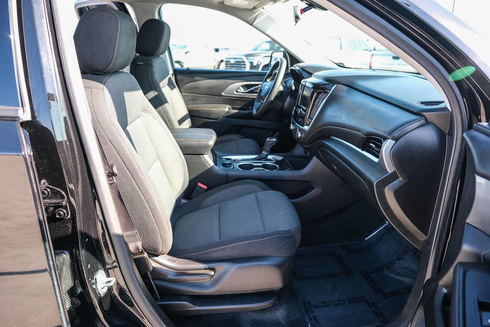 Used 2020 Chevrolet Traverse LS w/ LPO, Black Accent Package FWD image 18