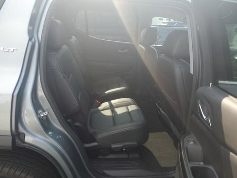 Used 2023 GMC Acadia SLT w/ Preferred Package AWD/4WD image 9