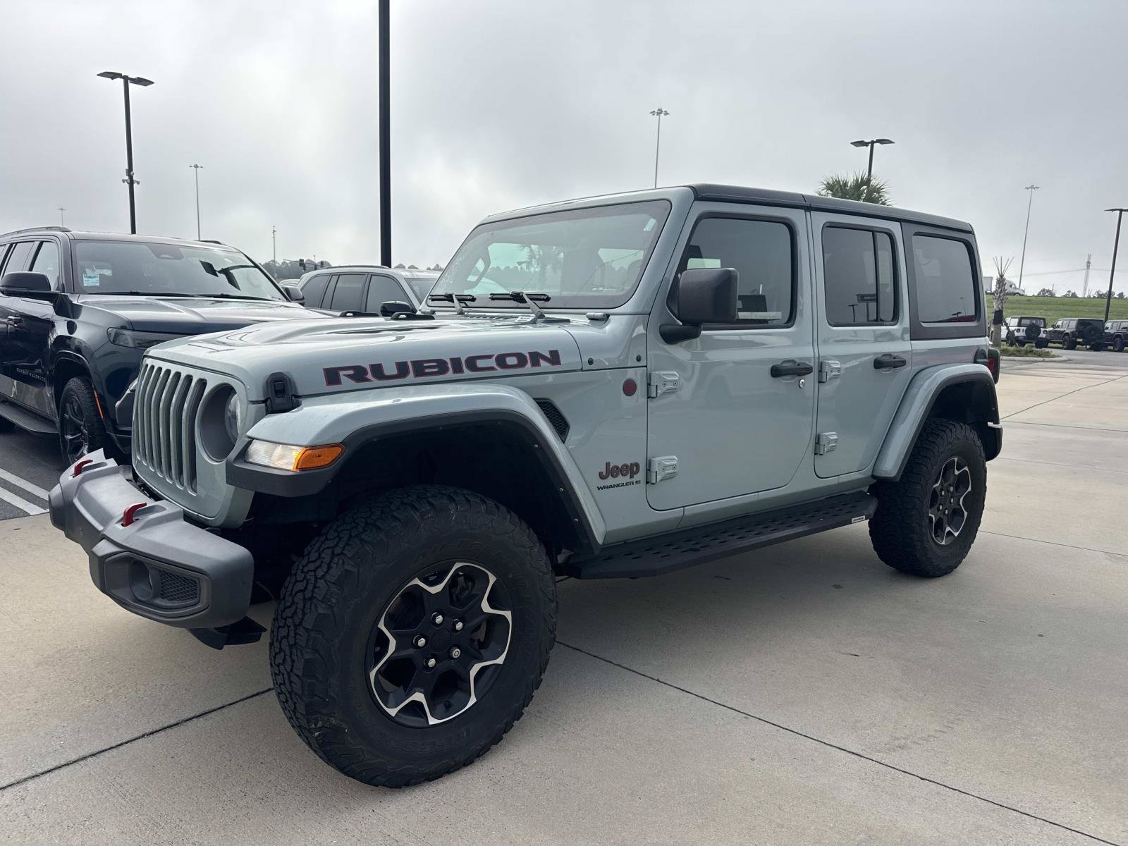 Used 2023 Jeep Wrangler Unlimited Rubicon w/ Cold Weather Group AWD/4WD image 3