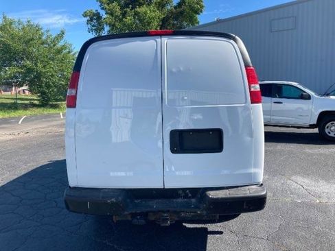 Used 2017 Chevrolet Express 2500 image 5