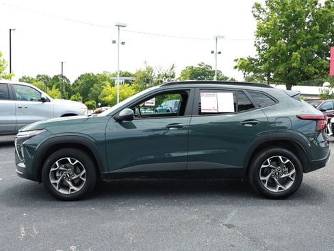 Used 2025 Chevrolet Trax LT FWD image 9
