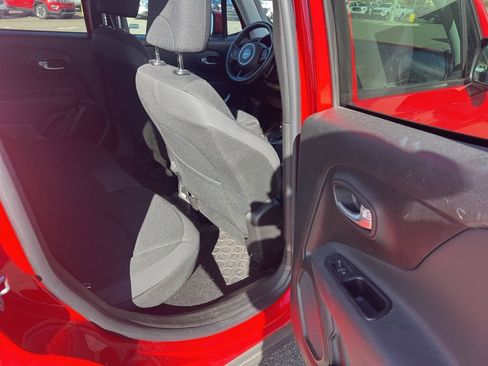 Used 2019 Jeep Renegade Altitude w/ Quick Order Package 2XM image 4