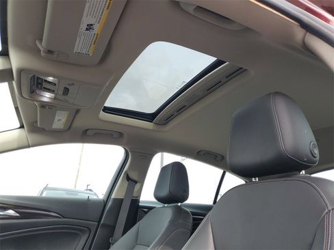 Used 2018 Buick Regal Essence w/ Driver Confidence Package #1 image 11