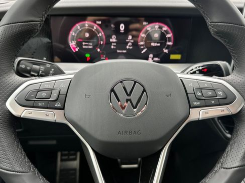 New 2026 Volkswagen Tiguan SE R-Line FWD image 23